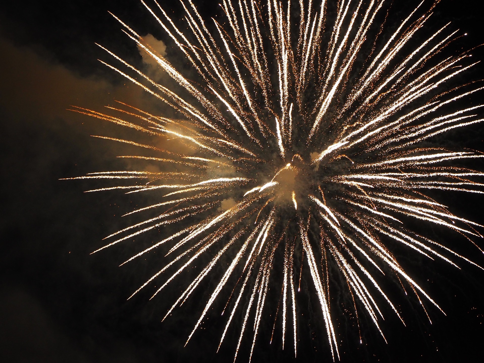fireworks-1700655_1920