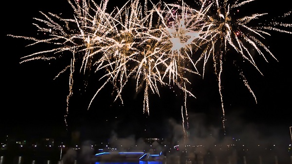 Feuerwerk Schiff